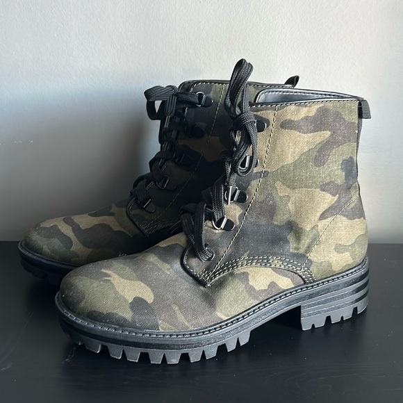 Kendall & Kylie Shoes - Kendall + Kylie Camo Combat Boots Military Green 9 Never Worn